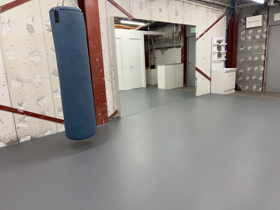 京都キックボクシングジムCOOL烏丸五条の店舗内観写真